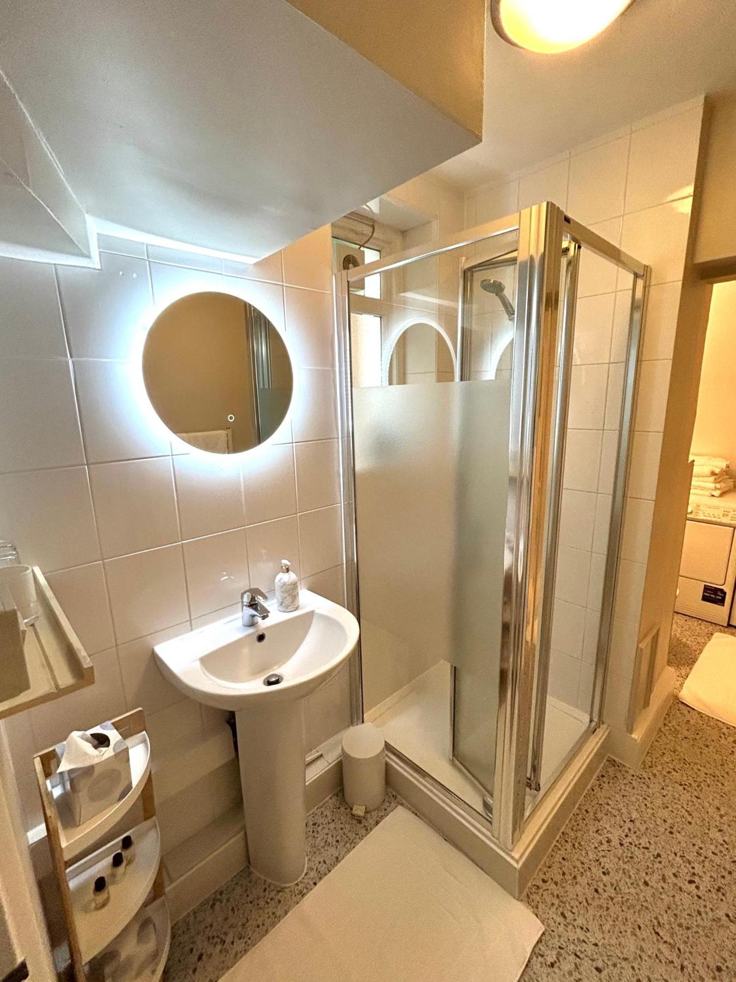 Spacious Comfortable Flat With Free Parking In East Finchley, Muswell Hill & Close To Alexandra Palace London Exterior photo